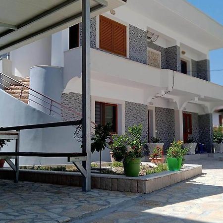 Villa Besnik, Rooms For Rent Vlorë Esterno foto