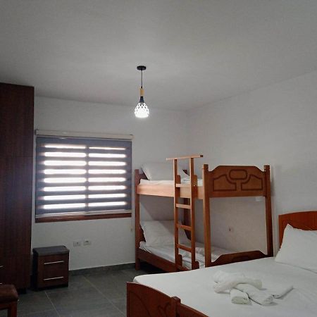 Villa Besnik, Rooms For Rent Vlorë Esterno foto
