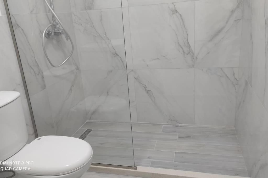 Villa Besnik, Rooms For Rent Vlorë Esterno foto