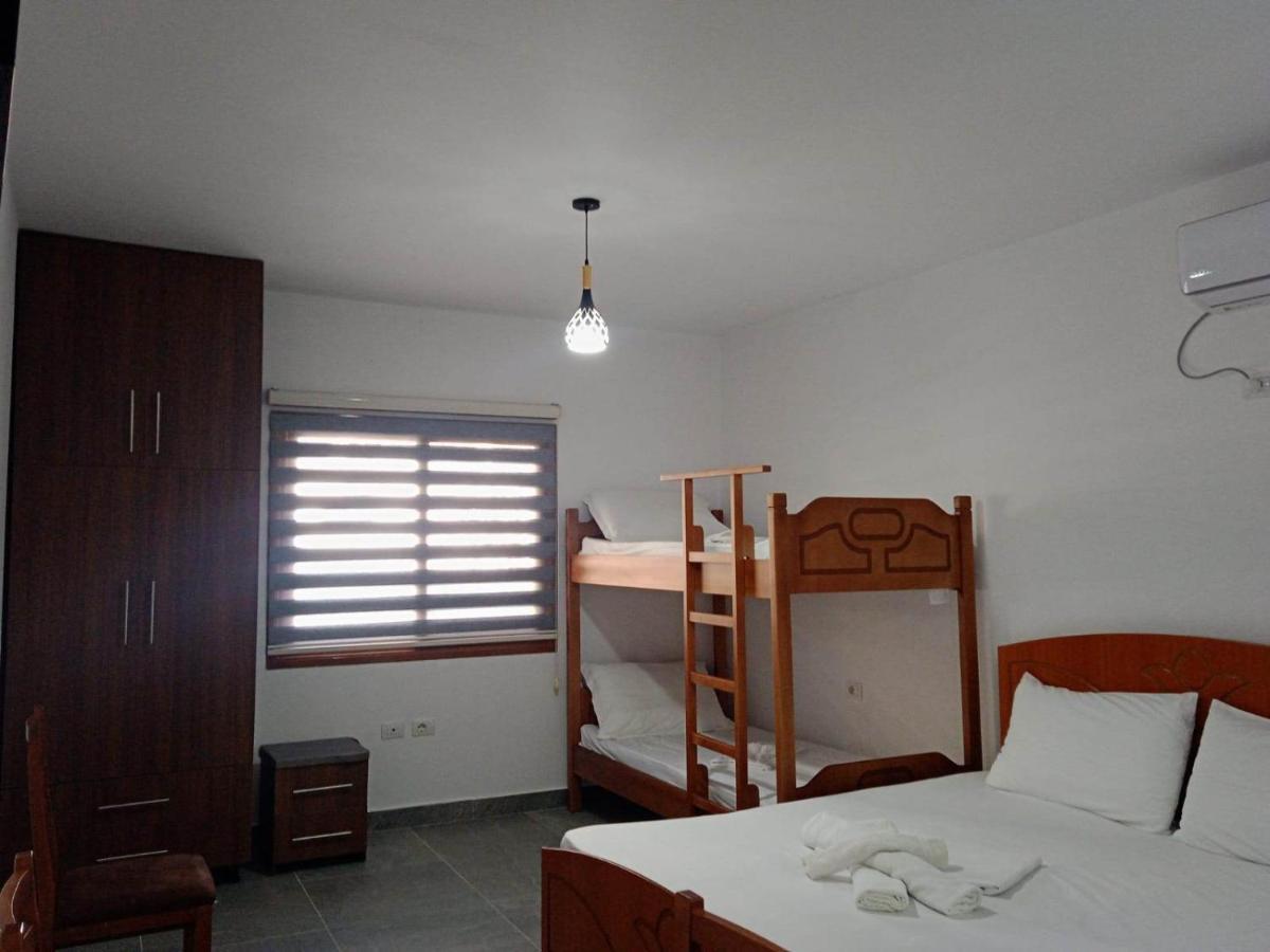 Villa Besnik, Rooms For Rent Vlorë Esterno foto