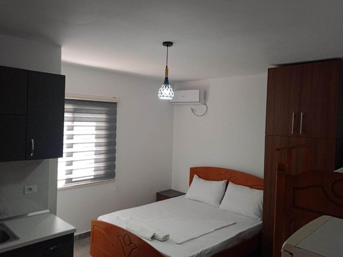 Villa Besnik, Rooms For Rent Vlorë Esterno foto